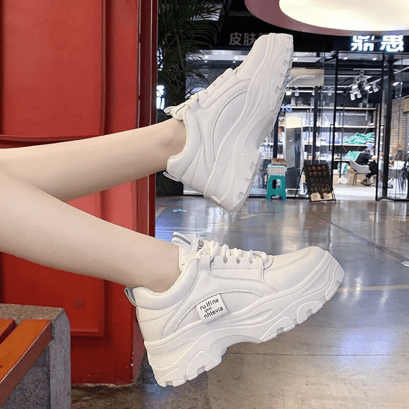 Sepatu Sneaker Wanita Korea Style Terlaris 2024